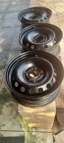 3 Rodas de Ferro , Aro 14 , 4 X 108 , do Ford Fiesta e Ka Novo R$ 200 Cada.