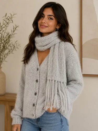 Blusa de tricô com cachecol bege 