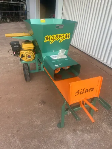 Ensacadora de silagem