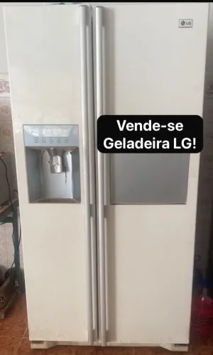 VENDE-SE GELADEIRA DUAS PORTAS LG! R$ 1.800 VALOR A NEGOCIAR.