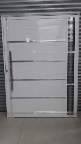 Porta Pivotante com Friso, Vidro e Puxador - 2,10 x 1,50 | NOVA R$ 2.300,00