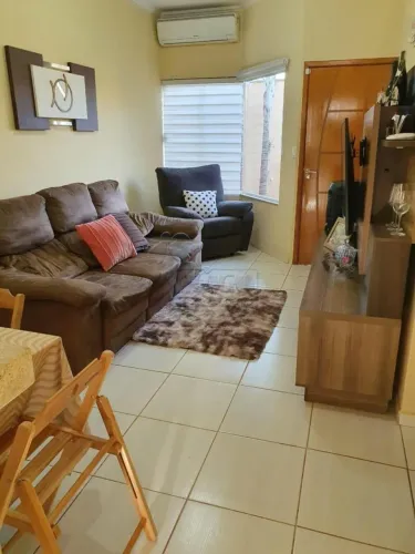 Casa de 75m° com 02 quartos á venda - Jardim Ângelo Jurca