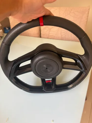 Volante Esportivo GTI Preto com Faixa Vermelha - Universal | Excelente Estado