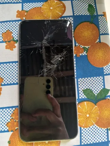 Vendo um Samsung A14 trincado mais funciona tudo