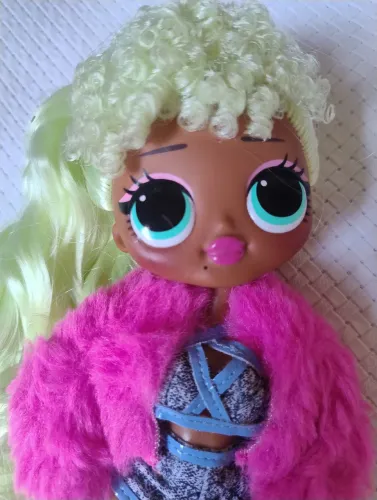 Boneca lol omg nova sem acessórios 