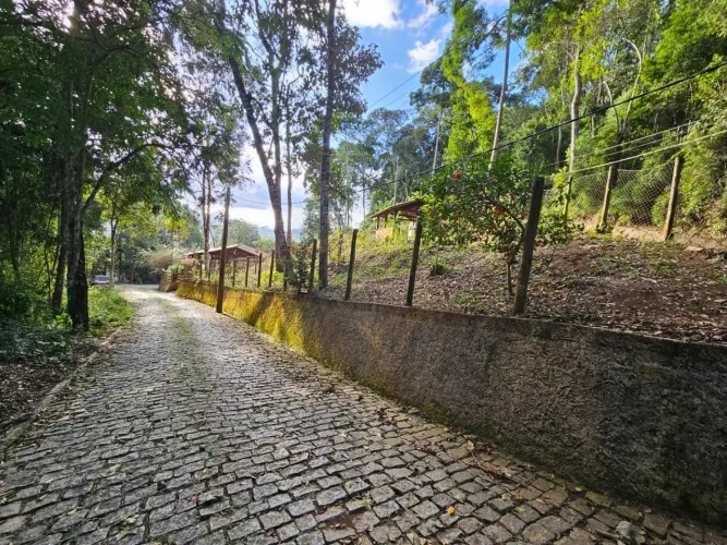 Terreno medindo cerca de 1.193,39m² no Parque São João