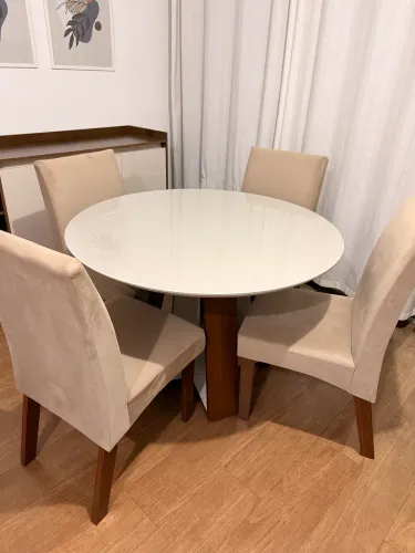 Mesa redonda tampo de vidro com 4 cadeiras