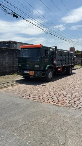 Caminhão com carroceria de gás