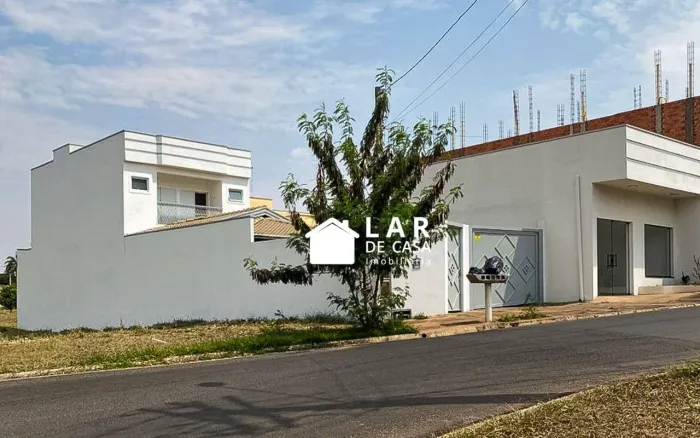 Sobrado com 4 dormitórios, salão comercial e garagem para 5 carros no Jardim Paraíso em Br