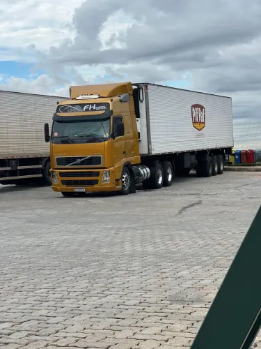 Volvo fh 2005 e carreta refrigerada 