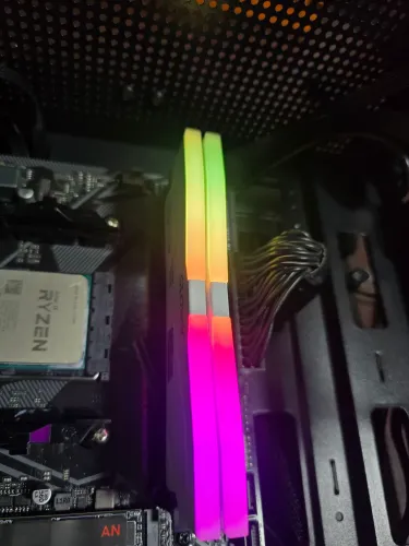 Memória ram 32GB GLOWAY 3200MHZ DDR4 2x16 RGB