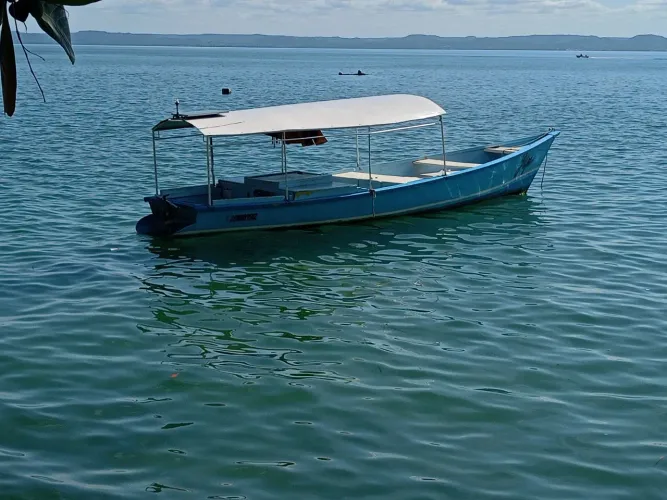 Vende se uma linda canoa !  