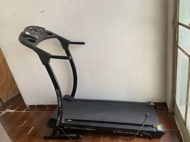 Vendo Esteira Semi nova