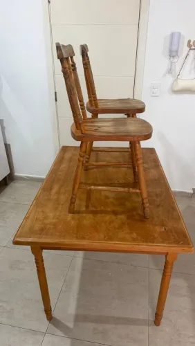 Mesa com 2 cadeiras
