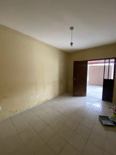 Alugo casa em Parnamirim.