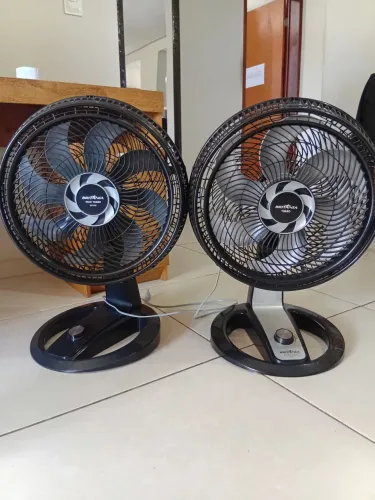 2 ventiladores Britânia Turbo.