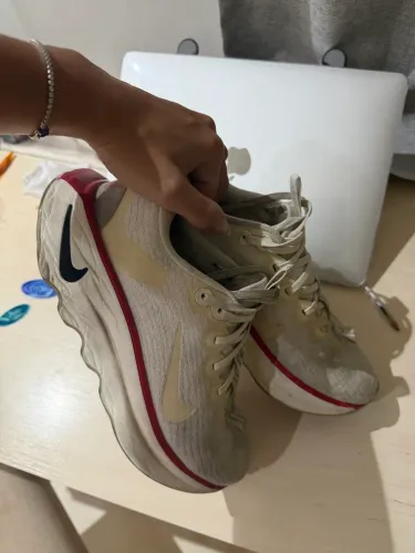 Tênis Nike Motiva rosa com branco