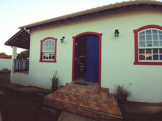 CASA EM TIRADENTES - BAIRRO CUIABÁ