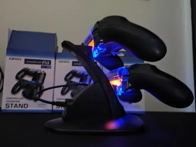 Carregador duplo p/ controles de PS4 - Novo 