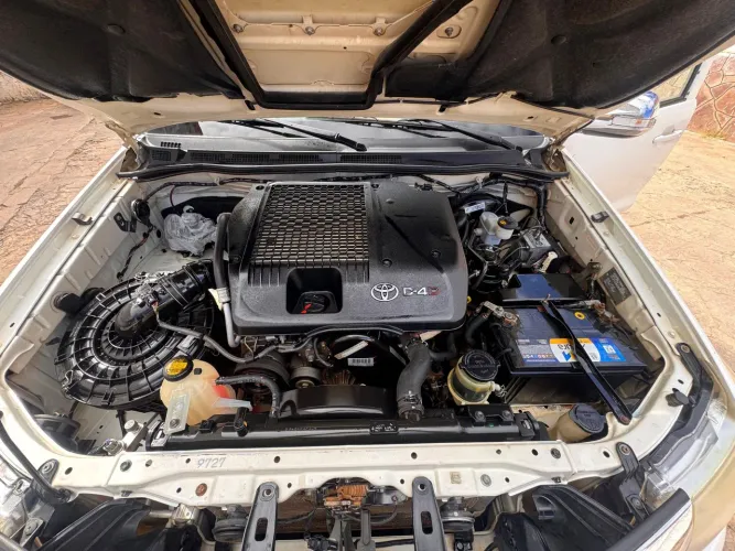Toyota Hilux CD SRV D4-d 4X4 3.0 TDI Diesel AUT 2014
