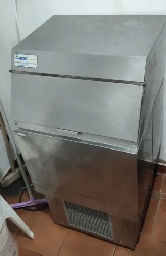 Máquina de gelo Everest 75 kgs
