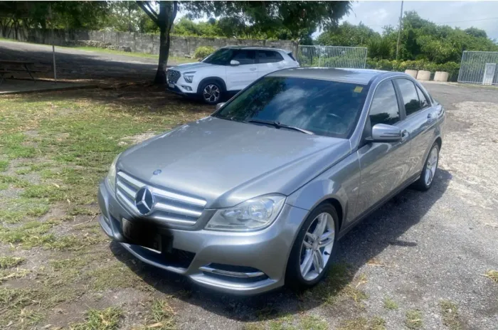 Mercedes-Benz C-180 CGI Classic 1.8 16V 156cv Aut. 2012