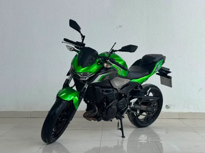 Kawasaki Z500 CC 2025<br>Partida elétrica <br>Extra <br>Apenas 9.000km<br>R$37.900,00