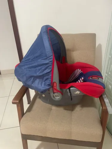 Bebê conforto e cadeirinha de alimentação