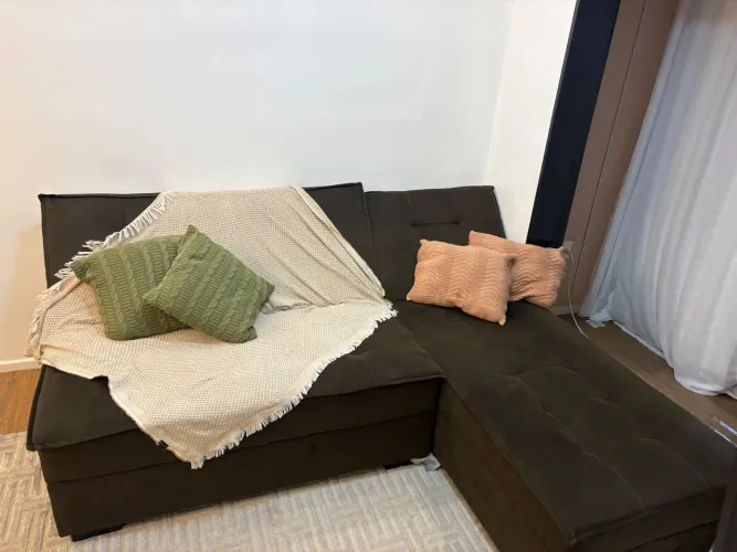 Sofá com chaise com 2 meses de uso