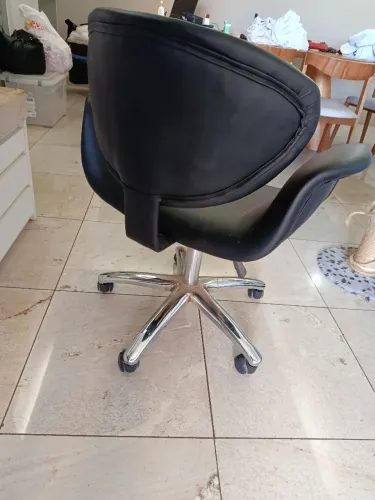 Vendo Cadeiras de Escritório com rodízio e braços de apoio