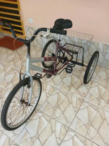 Triciclo Aro 20/24 usado