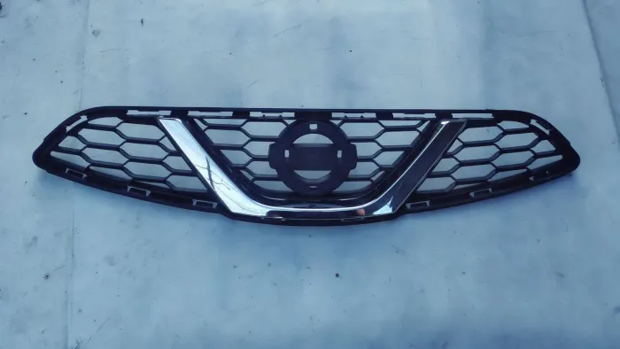 Grade frontal do radiador Nissan march 2015 a 2018 original 