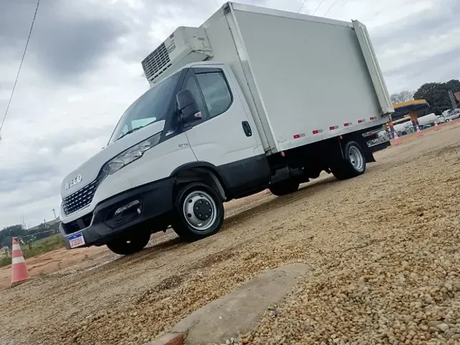 Iveco/daily 55-170cs Com Baú Refrigerado