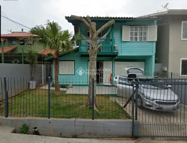 Casa à venda na Lagoa da Conceição, 5 dorm (3 suítes), 3 vagas, a 100m da Av. Rendeiras em