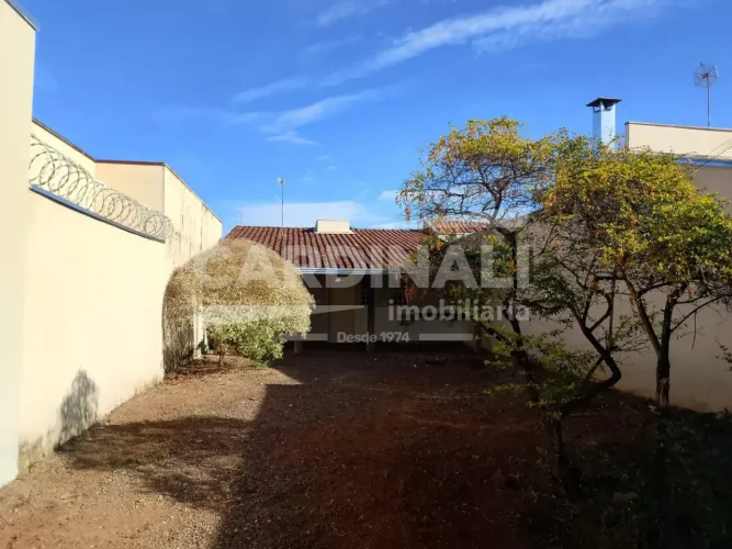 Casa com ótima localização, próximo escolaS e supermercados.