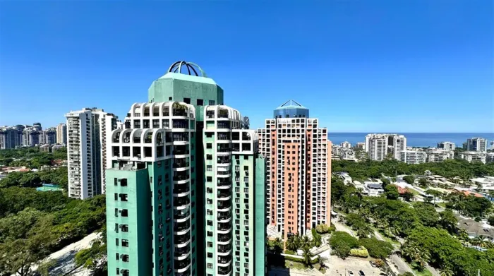 Oportunidade de morar em um Apartamento Duplex com 210m² com vista mar.