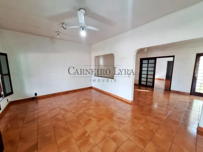 Casa com 4 quartos para alugar por R$2.400,00/mês - Vila Sta Maria - Jaú/SP