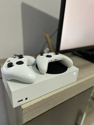 Xbox serie S menos de um ano de uso