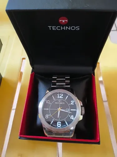 Lindo relogio technos 300 reais pra vender logo