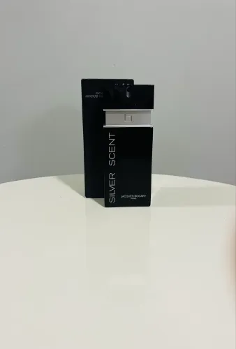 Perfume importado silver scent quase nunca usado