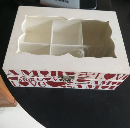 Porta joias em MDF com tampa de vidro