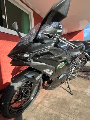 Kawasaki Ninja 500 2025 rodagem muito baixa