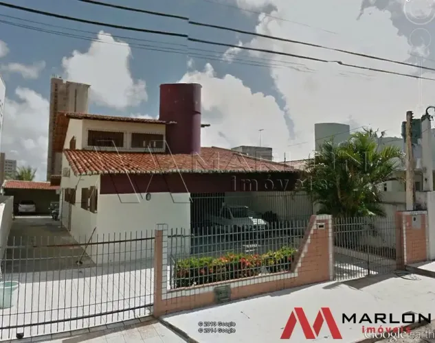 Casa em Lagoa Nova, 5 quartos, sendo 2 suítes, ótima localização, 420m².