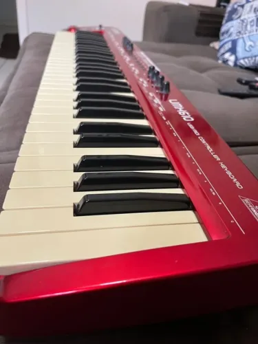 Controlador Behringer UMX 61
