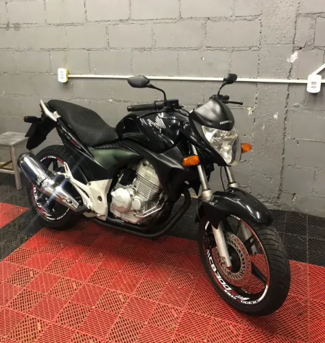 Vendo CB300R 2010/11 - 13500 reais!