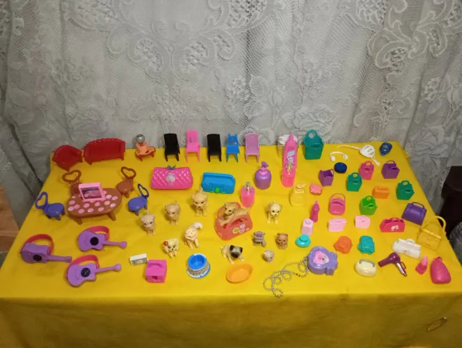 Lote de acessórios da boneca Barbie