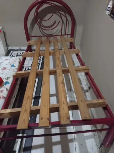 Cama de solteiro tubular