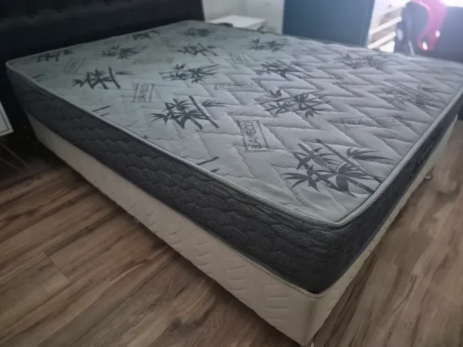 Colchão + box casal pouquíssimo uso. Praticamente novo