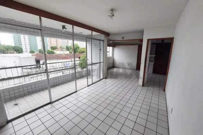 Apartamento nas Graças, 3 quartos, 2 banheiros, dependência completa, 2 vagas garagem. Zon