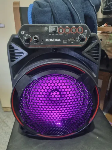 Caixa de som mundial 150w nova pouco usada pra vender hoje 